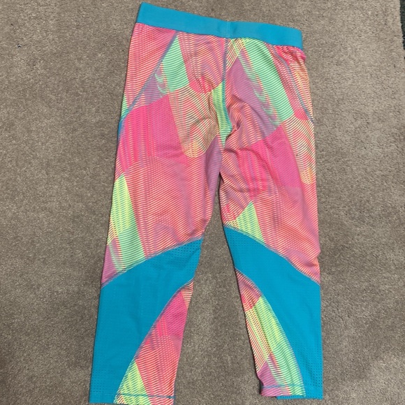 Nike Pro Capris - Picture 2 of 3